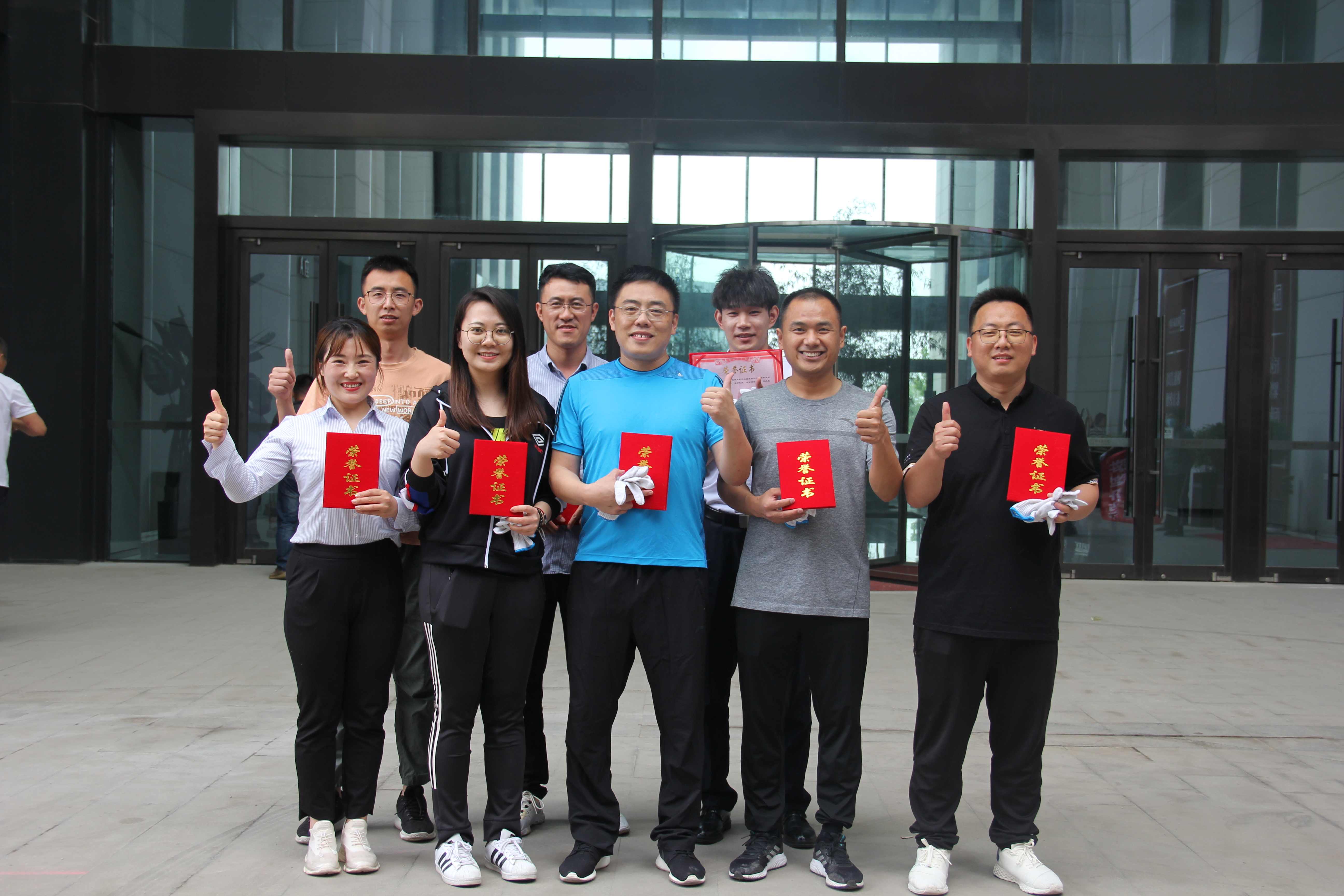 阳光新天地控股集团举办拔河比赛庆祝集团成立十三周年