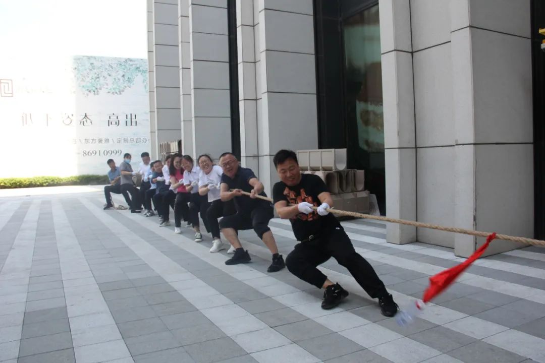 阳光新天地控股集团组织开展拔河比赛庆集团成立十四周年 阳光新天地控股集团组织开展拔河比赛庆集团成立十四周年