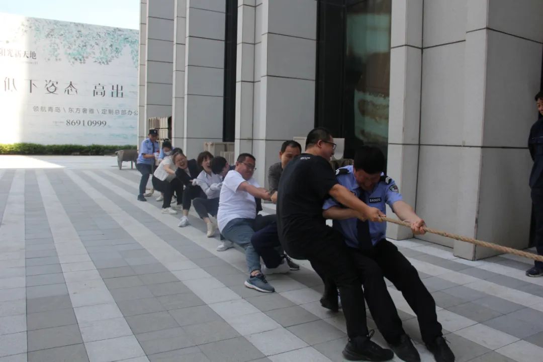 阳光新天地控股集团组织开展拔河比赛庆集团成立十四周年 阳光新天地控股集团组织开展拔河比赛庆集团成立十四周年